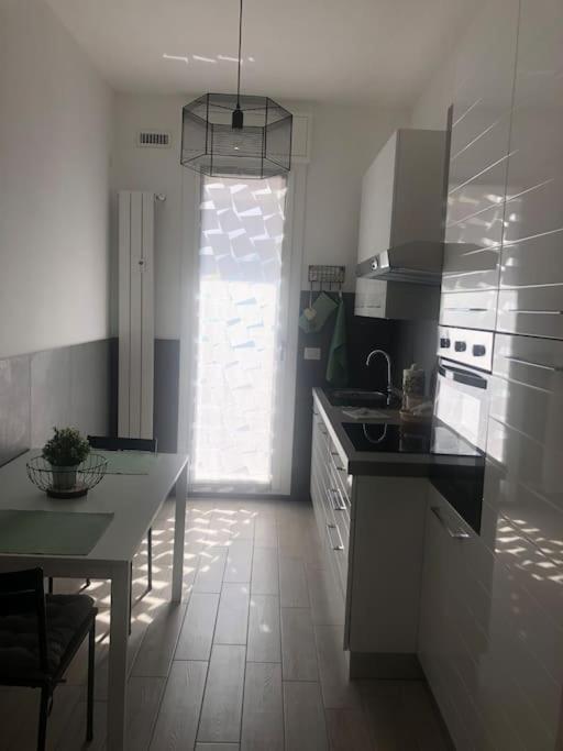 Appartamento Veronica, Per Lavoro E Relax Corsico Bagian luar foto